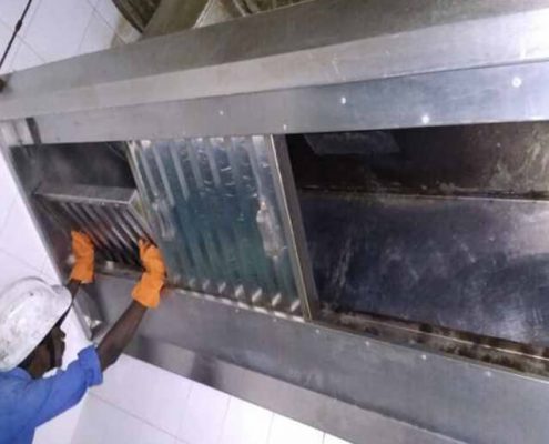 Duct Deep Cleaning By High Pressure Hot Water Jet Spinner Machine. Kitchen Hoods Filters Removing And Cleaning